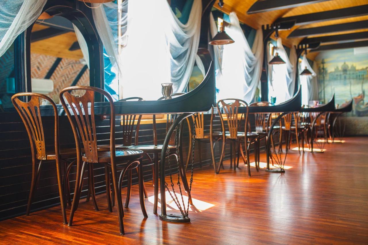 Hotel Pieno Piano à Rivne Extérieur photo